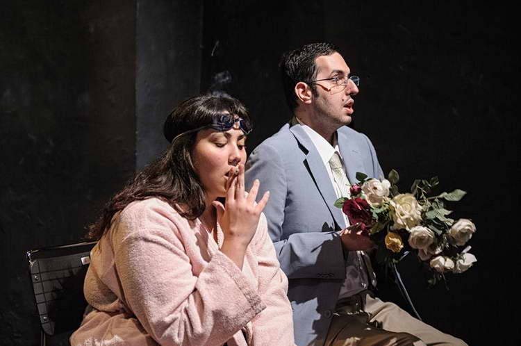 Είδα "50μ ελεύθερο": Μια παράσταση – αποκάλυψη επιστρέφει στο θέατρο Φούρνος