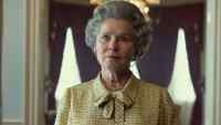 The Crown: Η νέα «βασίλισσα» Ιμέλντα Στόντον μιλάει για την 5η σεζόν